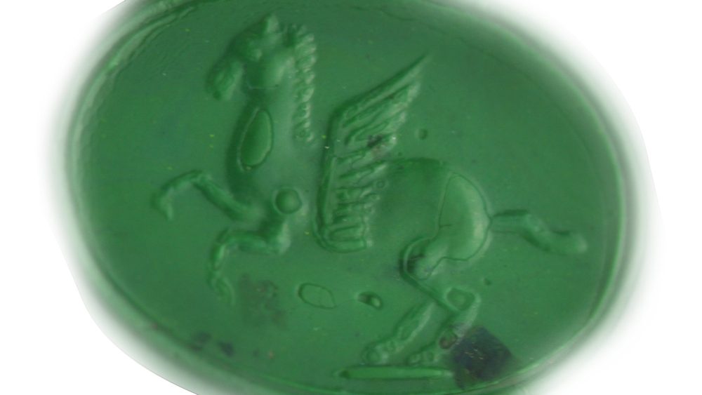 Ancient Roman Agate Intaglio of Pegasus in Vintage Gold Ring, Circa 200 BC Ancient Roman agate intaglio of Pegasus in vintage 1980s 18ct yellow gold ring