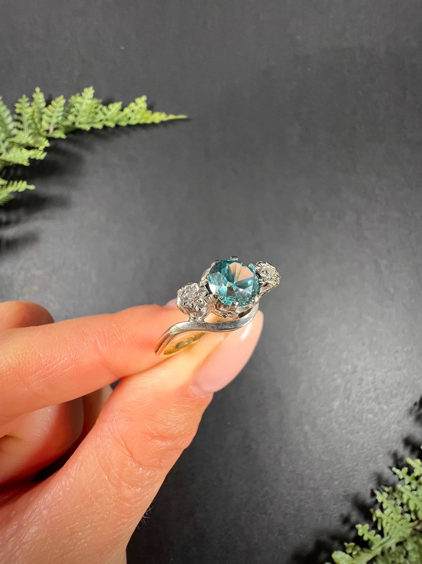 Vintage 18ct Yellow Gold & Platinum, 1980s Three Stone Zircon Diamond Cossover Trilogy Ring