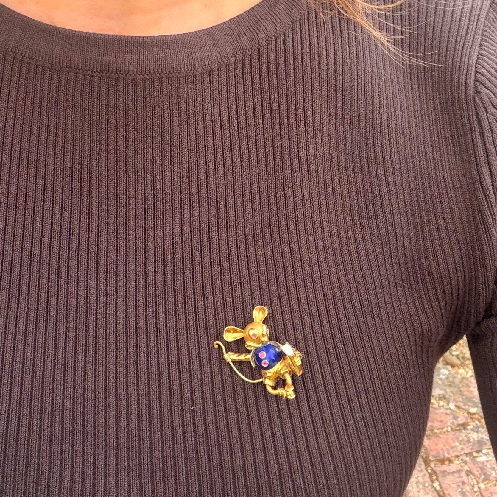 Vintage 18KT Gold Lapis Lazuli Mouse Brooch