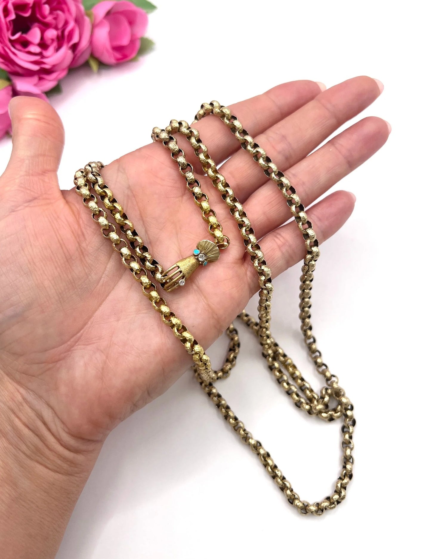 Georgian 15 Carat Gold Long Guard Necklace with Hand Clasp, Circa 1800