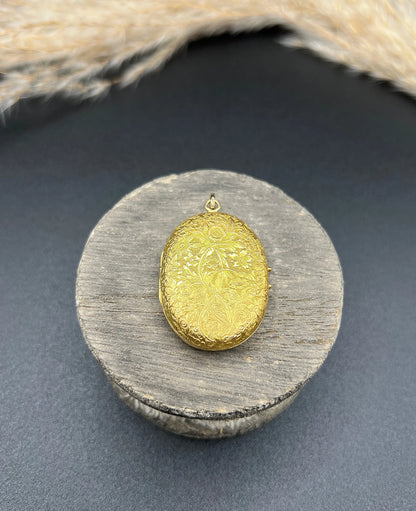 Victorian 18 Carat Yellow Gold Floral Engraved Oval Shaped Locket, Circa 1880
