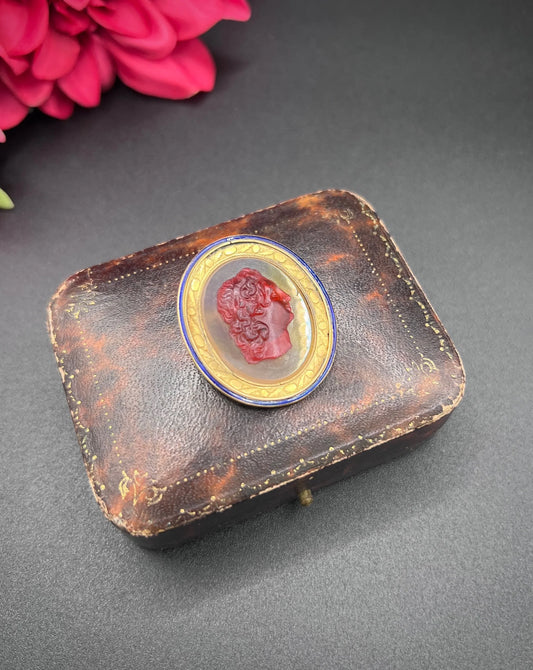 Early Victorian 18 Carat Yellow Gold Carved Chalcedony Cameo Brooch, Circa 1830