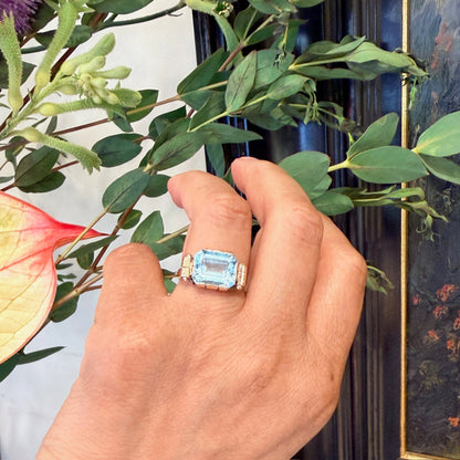 Vintage 14 Carat Yellow Gold Blue Topaz Tank Ring, 7.00 Carats