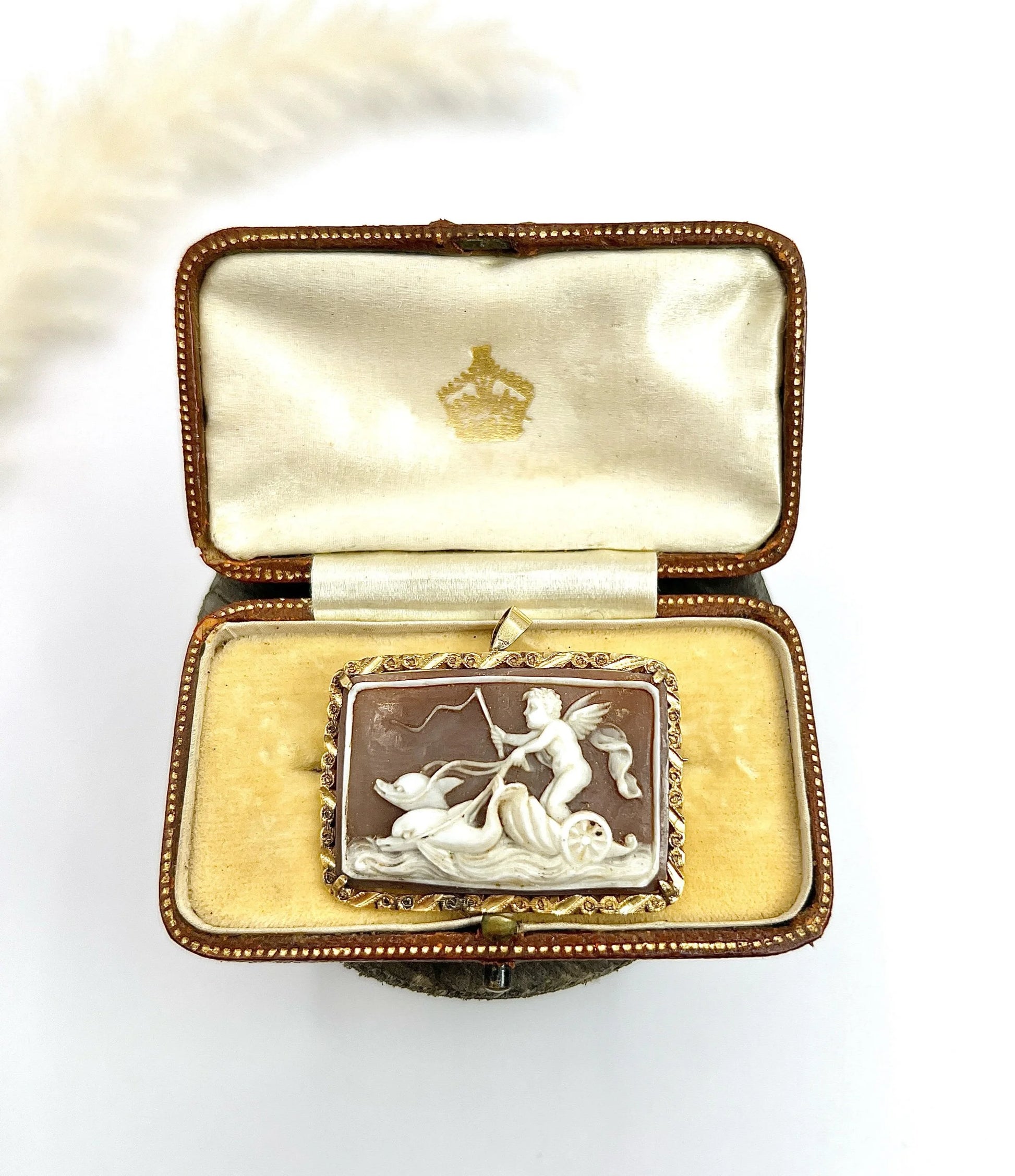 Victorian 18 Carat Gold Cherub, Eros and Dolphin Chariot Shell Cameo Pendant/Brooch