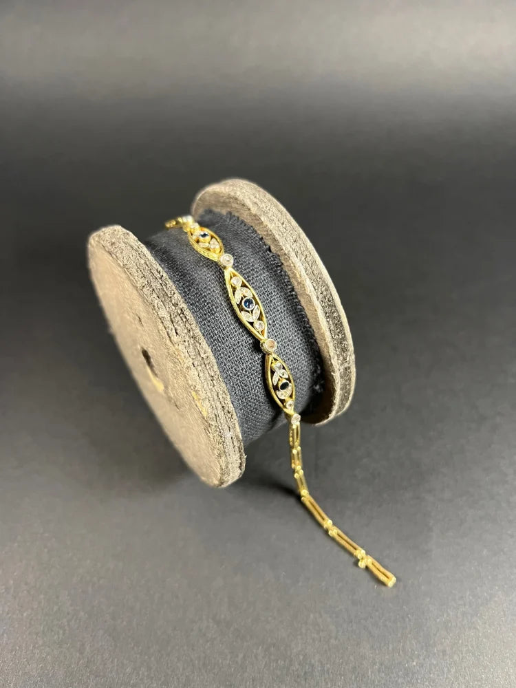 Antique Link Bracelet In 18 Carat Yellow Gold And Platinum With Diamonds And Sapphires