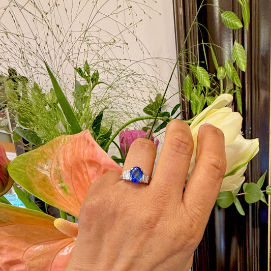 Vintage Natural Unheated Sri Lankan Sapphire, Diamond and 18 Carat White Gold Ring