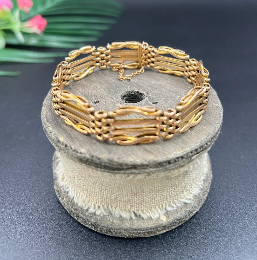 Antique Gate Bracelet In 15 Carat Yellow Gold