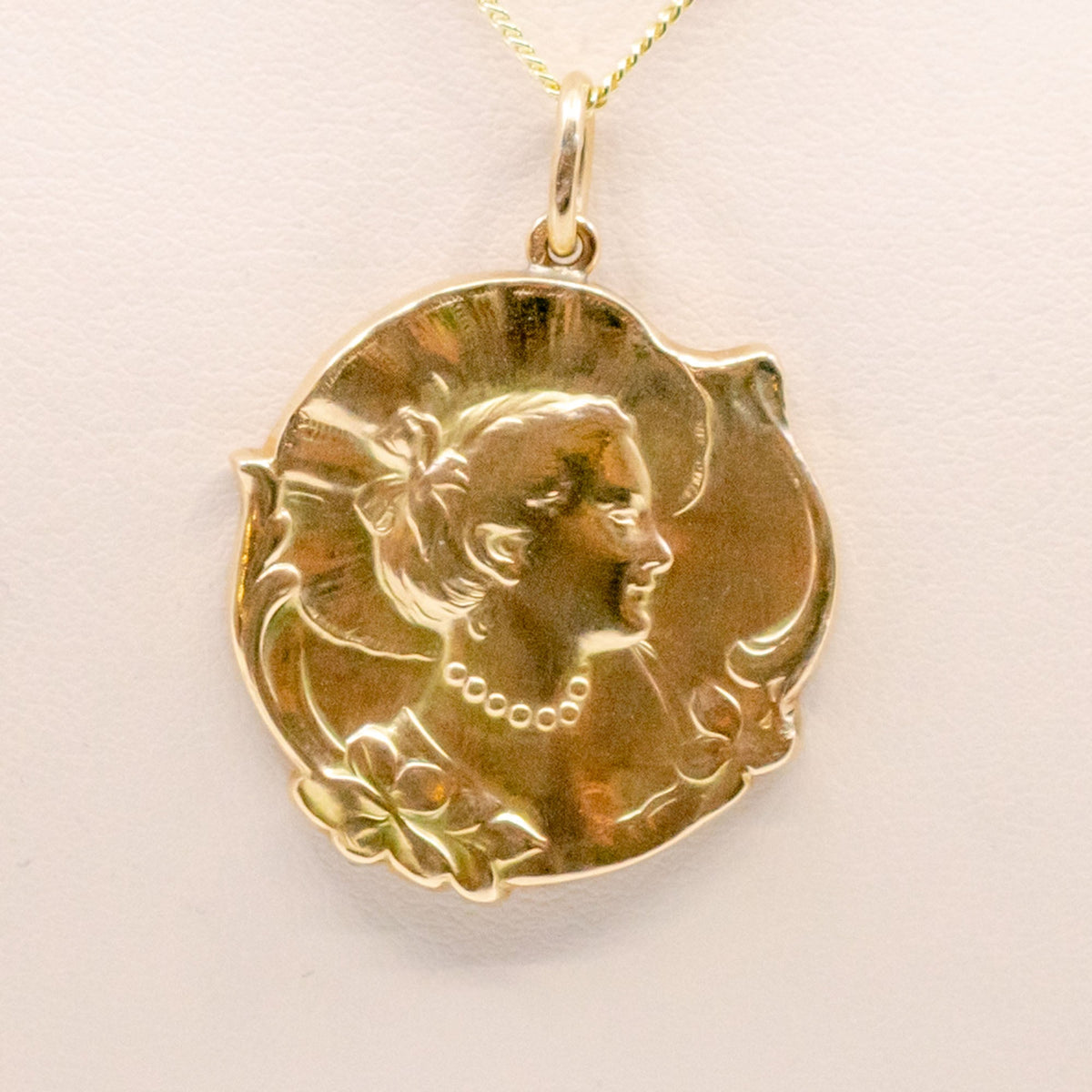 14ct Cameo Pendant