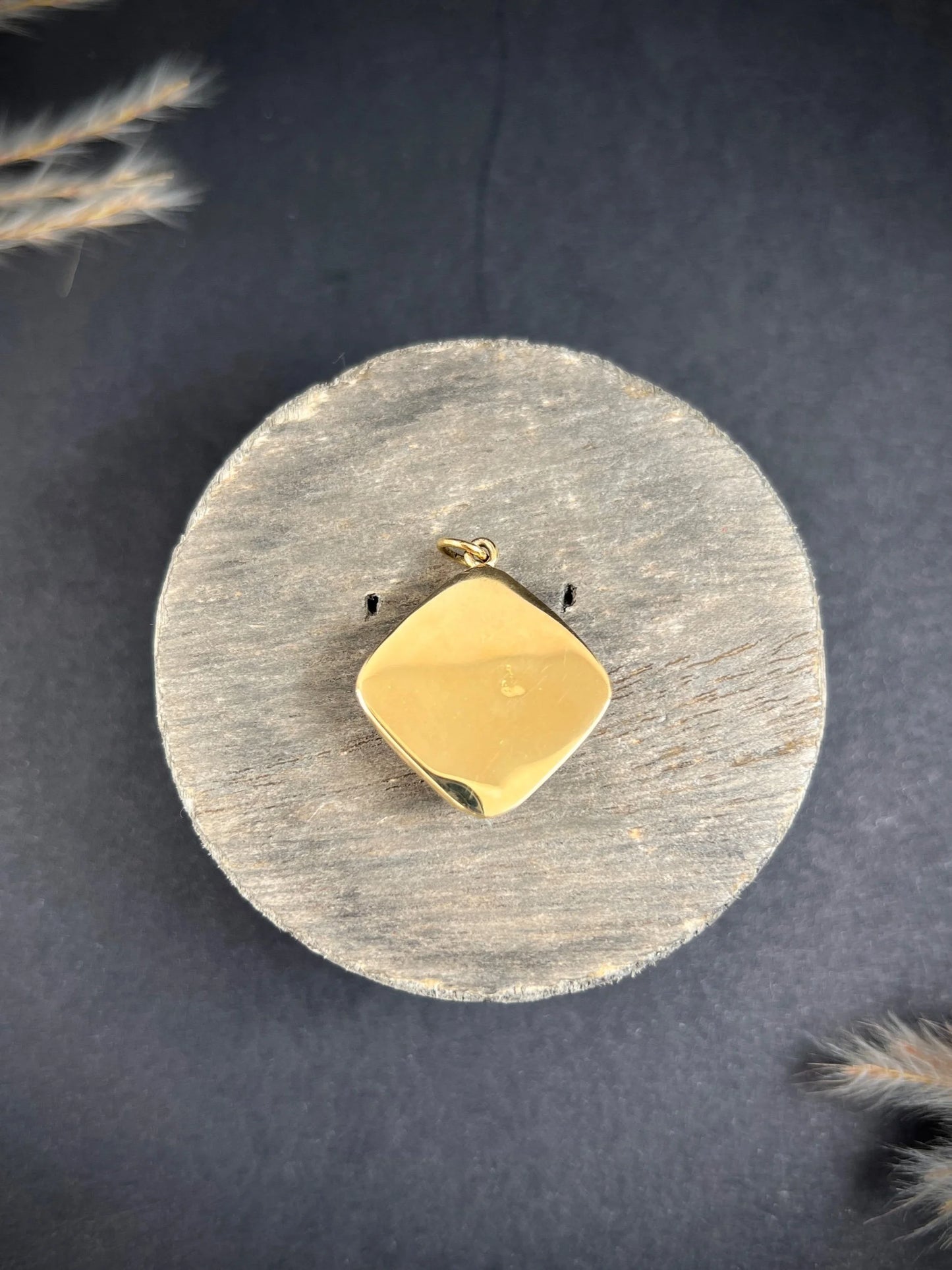 Antique 14 Carat Yellow Gold Essex Crystal Glass Vase of Flowers Pendant, Circa 1920