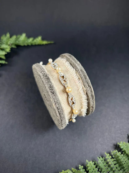 Antique Diamond And Pearl Bracelet In 18 Carat Yellow Gold And Platinum
