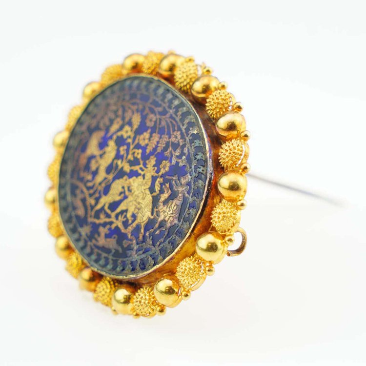 Antique Victorian Indian 22ct Gold Brooch with Hunting Scene
