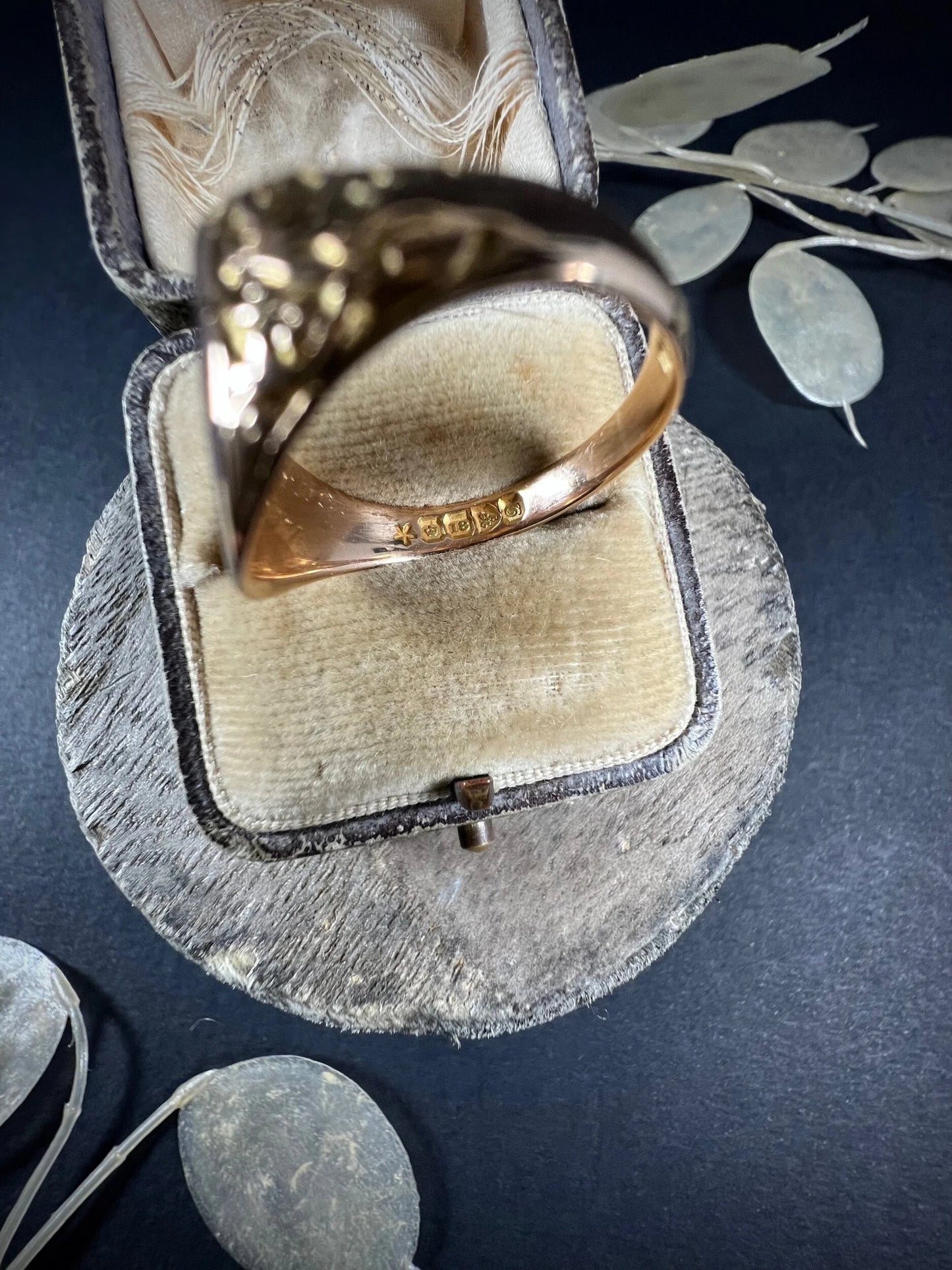 Antique 18 ct Gold, Oval Signet Ring Hand Carved Shoulders Hallmarked Chester 1916
