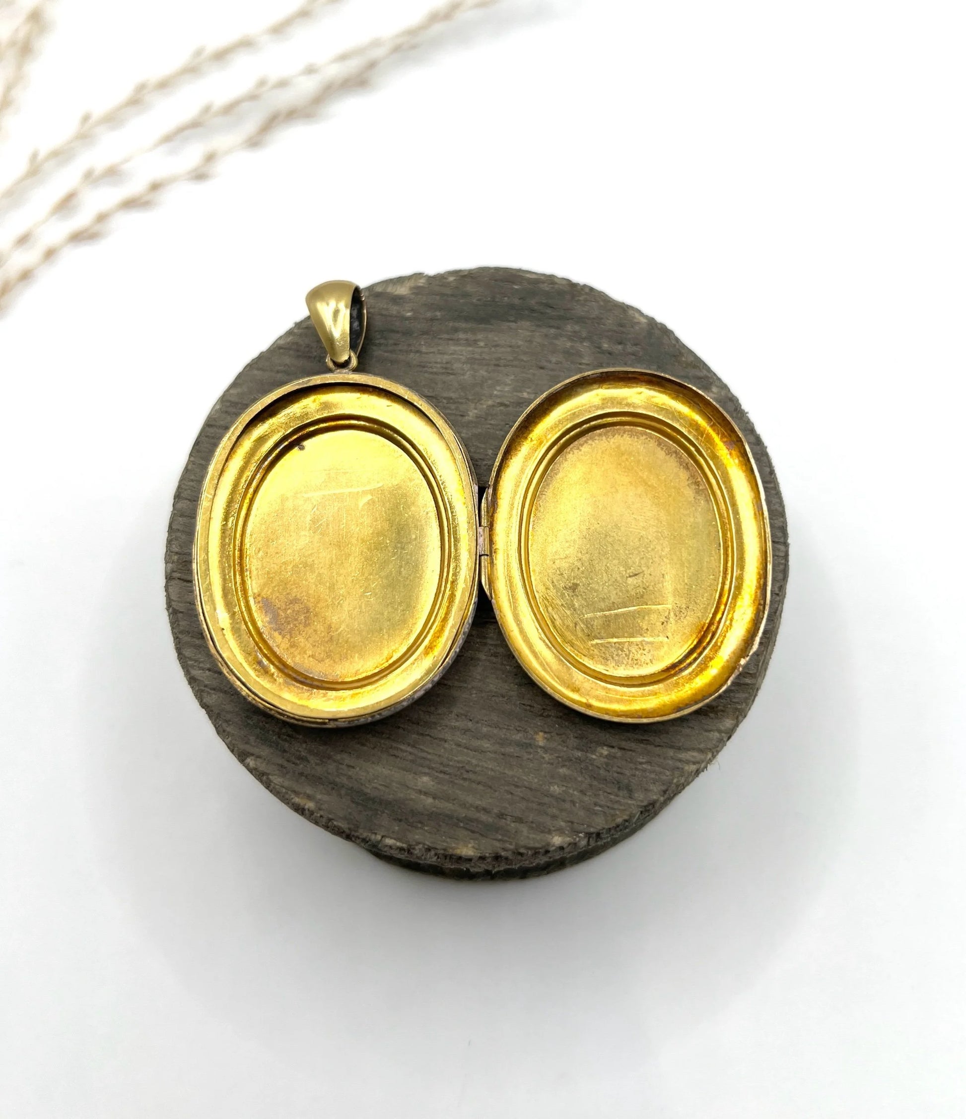 Victorian Antique Large 15ct Yellow Gold Engraved Oval Locket Pendant