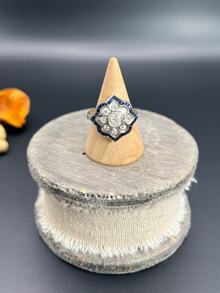 Vintage 1940s Diamond and Sapphire Floral Cluster Ring