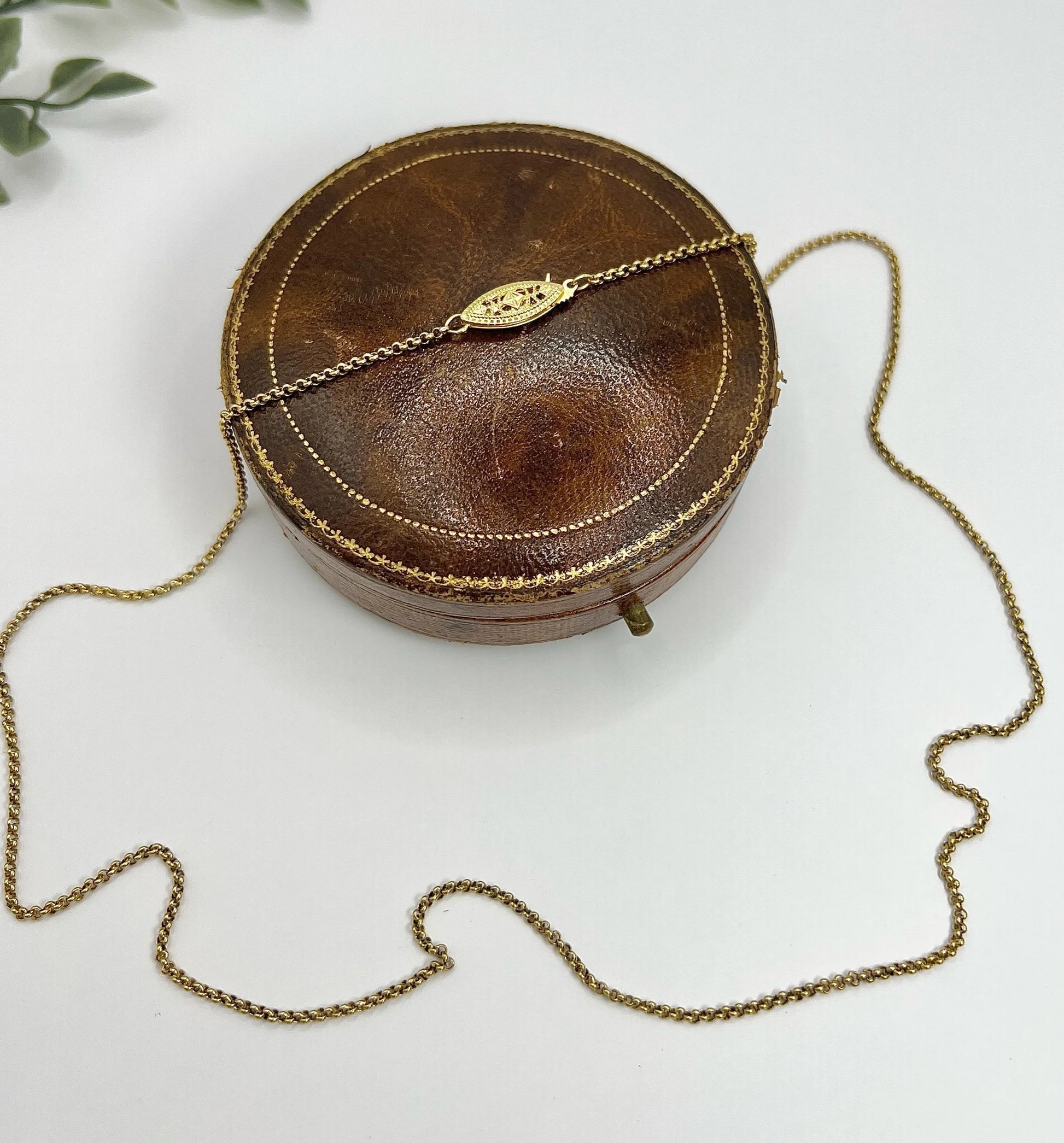 Antique 18 ct Gold, 1920's 23 Inch Fancy Oval & Round Link Belcher Chain With Filigree Clasp