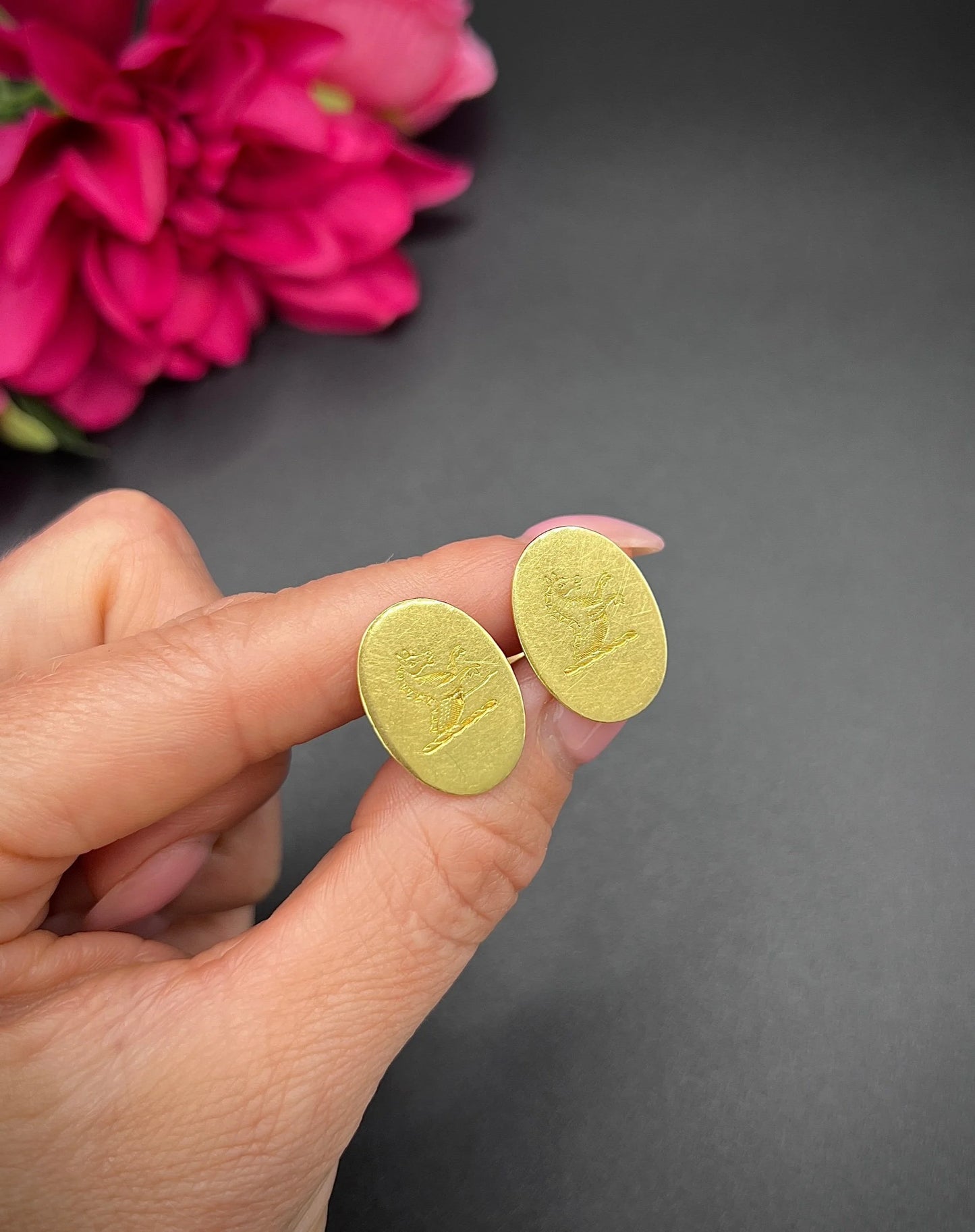 Antique 18 ct Yellow Gold Cufflinks: Heraldic Seahorse Crest, London 1924