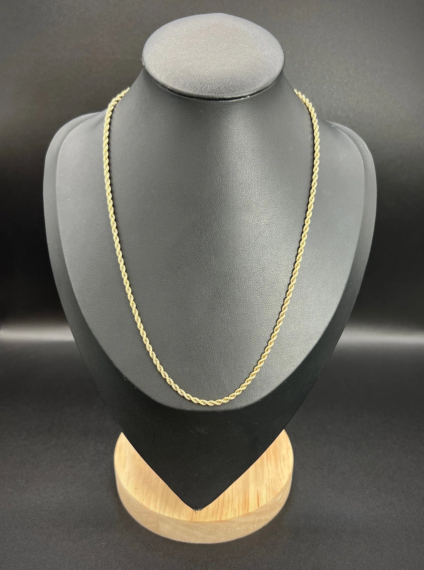 Antique 15 Carat Yellow Gold 16 1/2 Inch Solid Rope Link Chain, Circa 1890