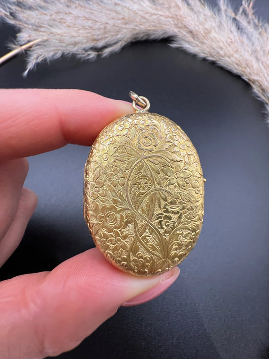 Victorian 18 Carat Yellow Gold Floral Engraved Oval Shaped Locket, Circa 1880