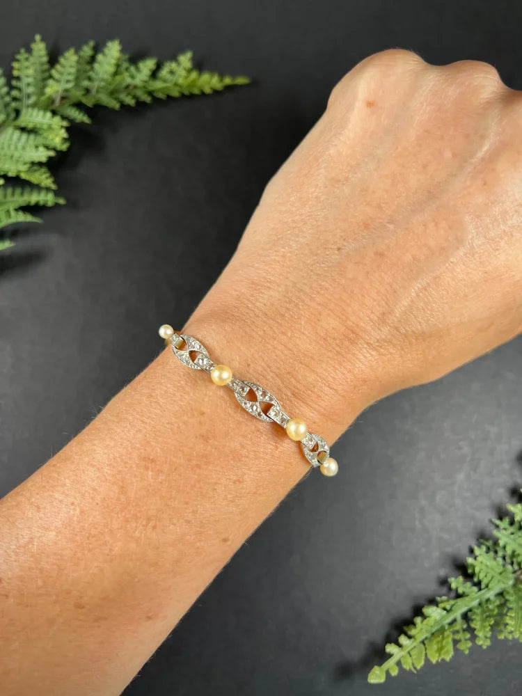 Antique Diamond And Pearl Bracelet In 18 Carat Yellow Gold And Platinum