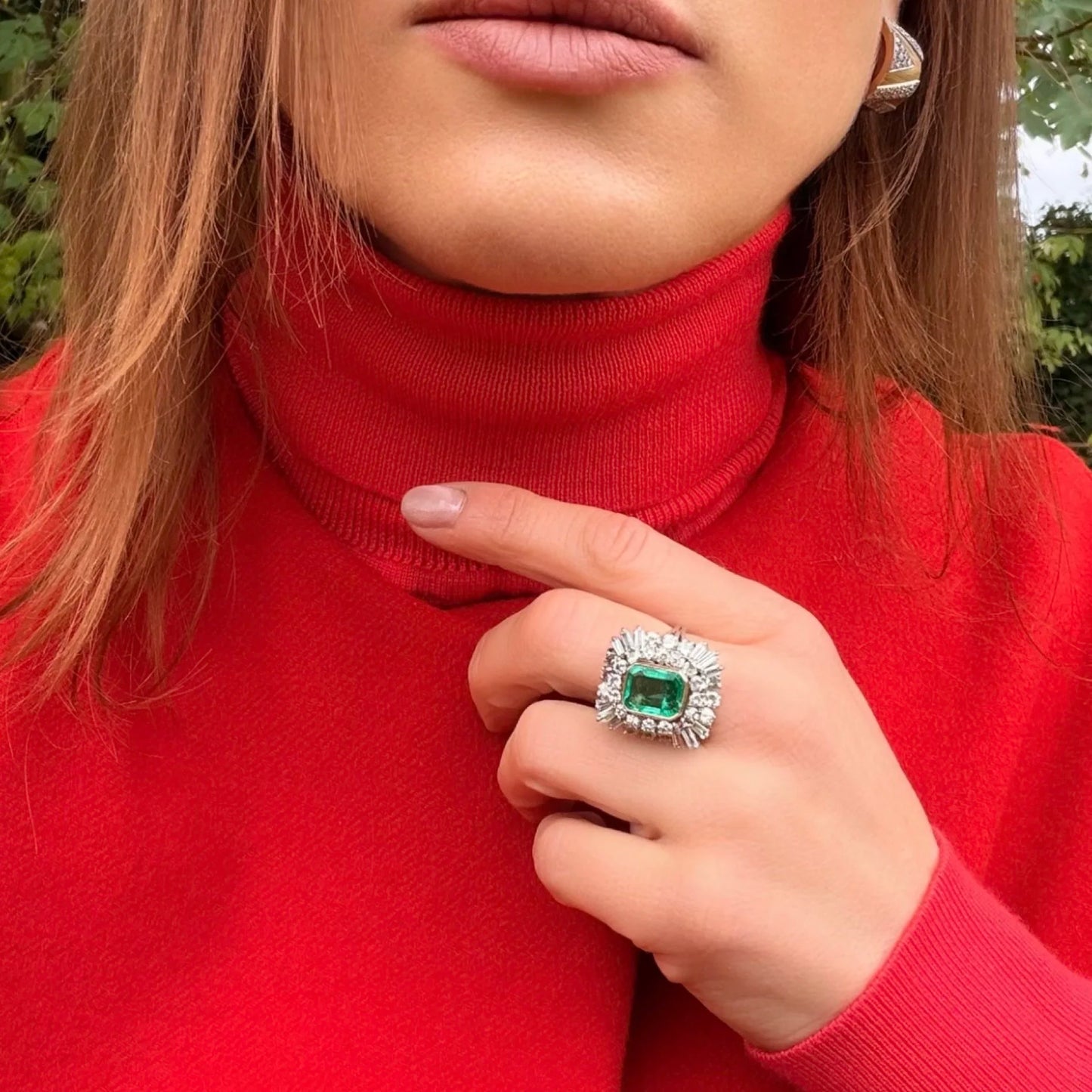 Vintage White Gold Ring with 4ct Colombian Emerald and Diamonds