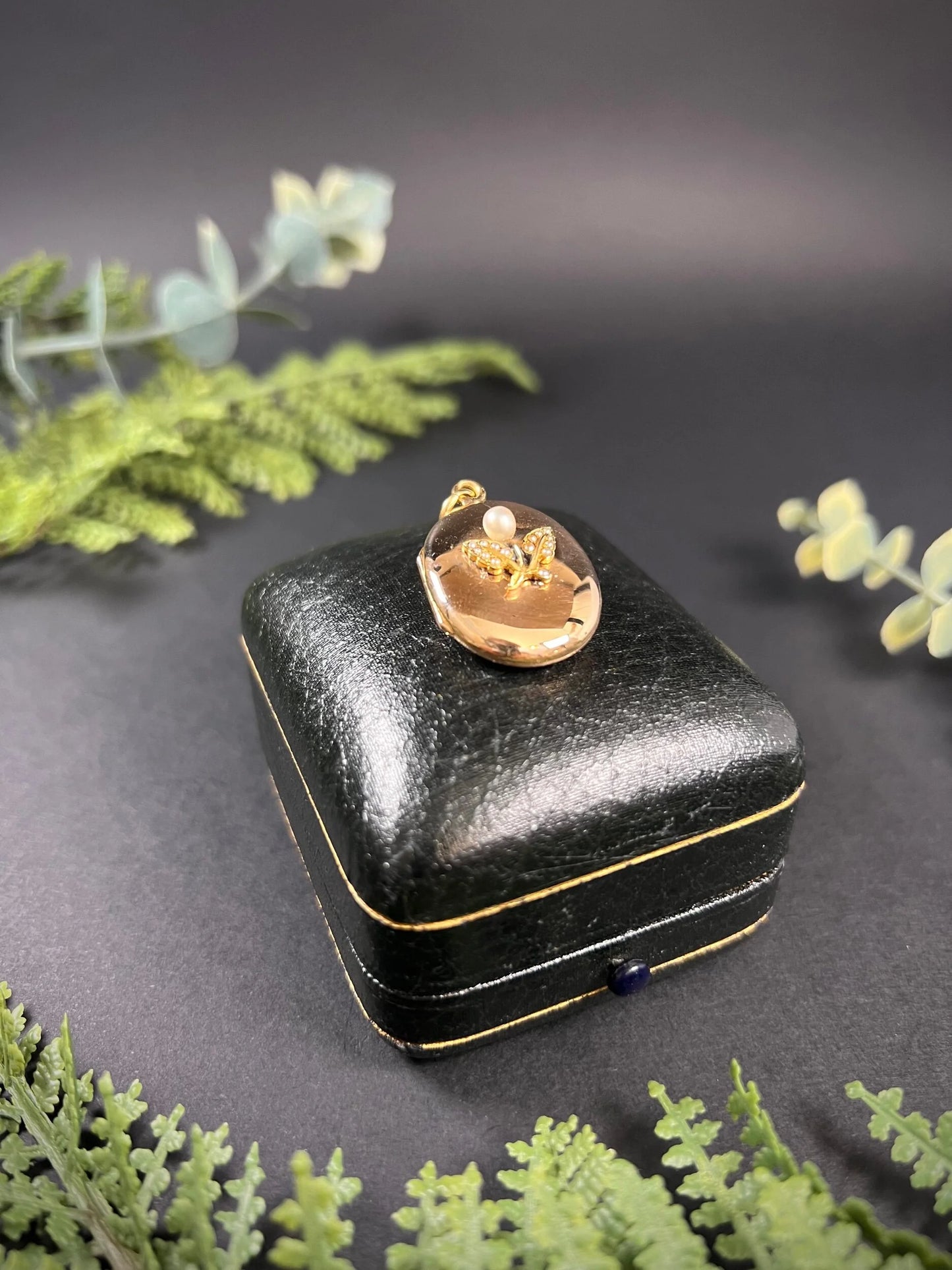 Antique Edwardian 15 Carat Yellow Gold Pearl Flower Oval Locket, Circa 1900