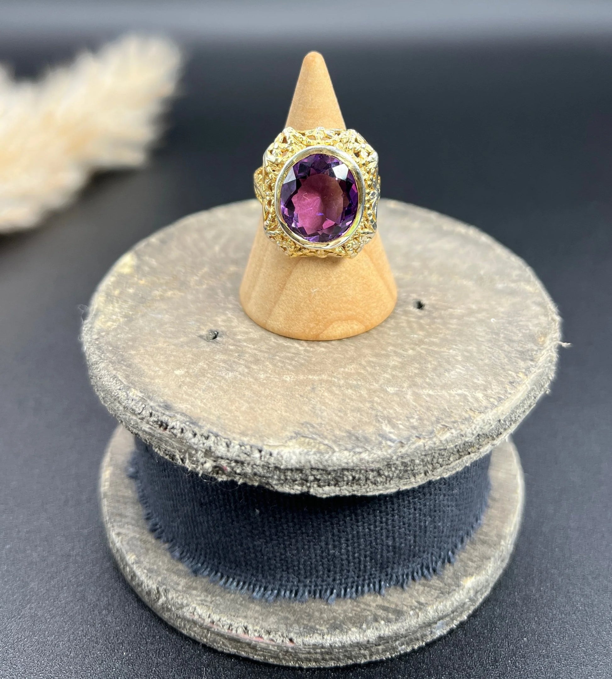 Art Nouveau 18 Carat Yellow and White Gold Oval Amethyst Ring