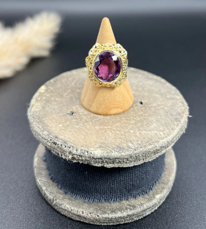 Art Nouveau 18 Carat Yellow and White Gold Oval Amethyst Ring