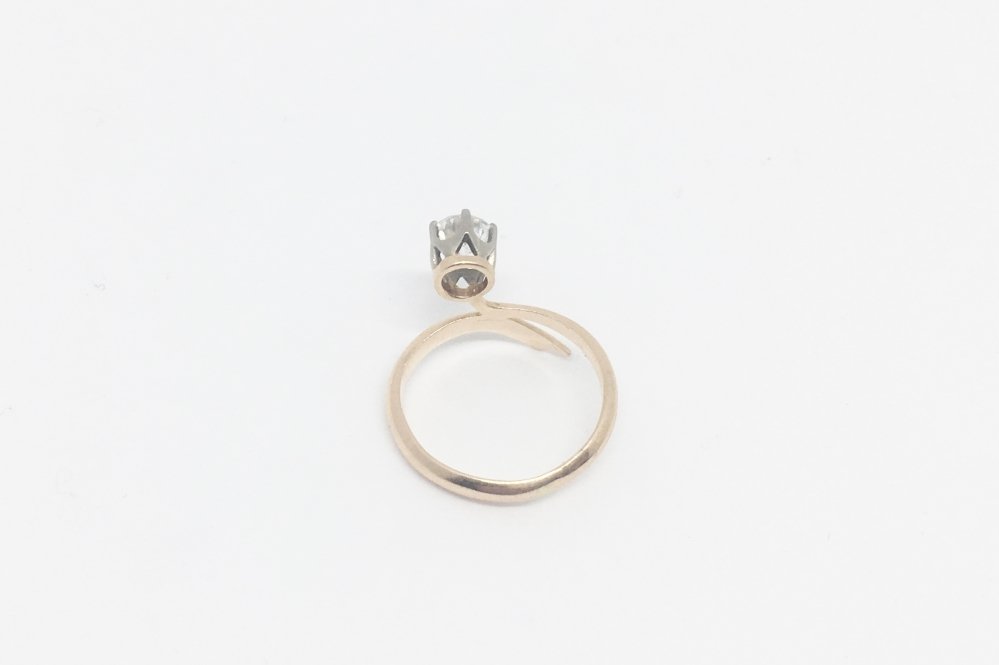 Diamond Solitaire Twist Ring