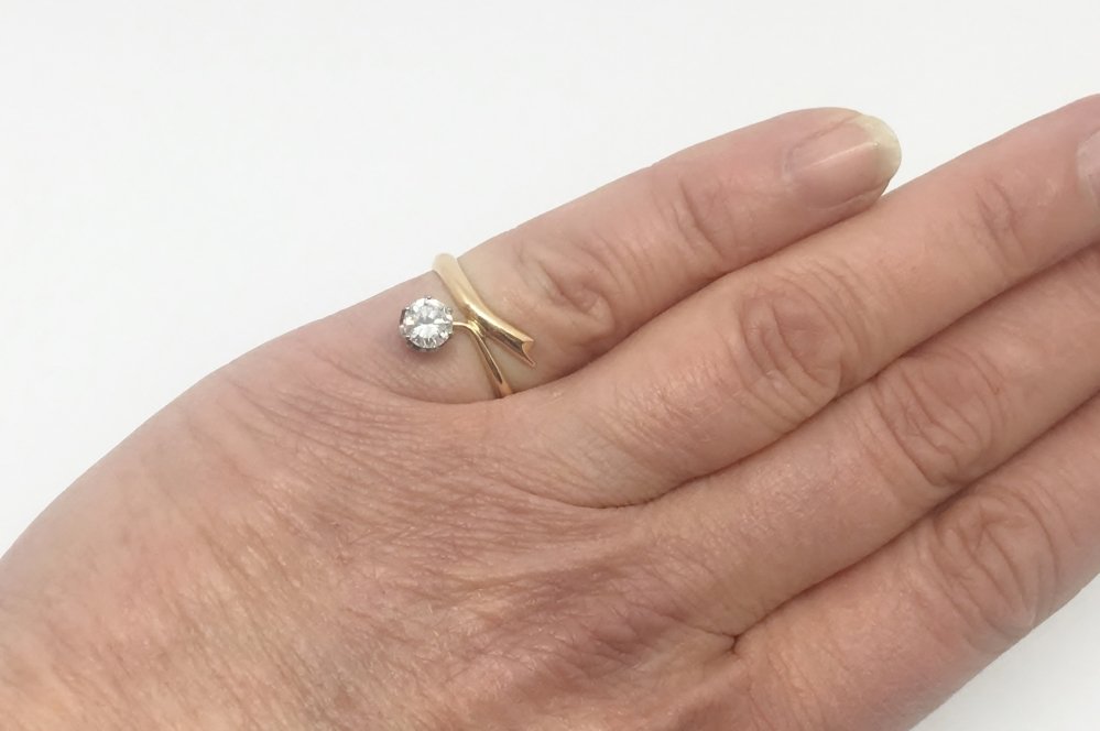 Diamond Solitaire Twist Ring