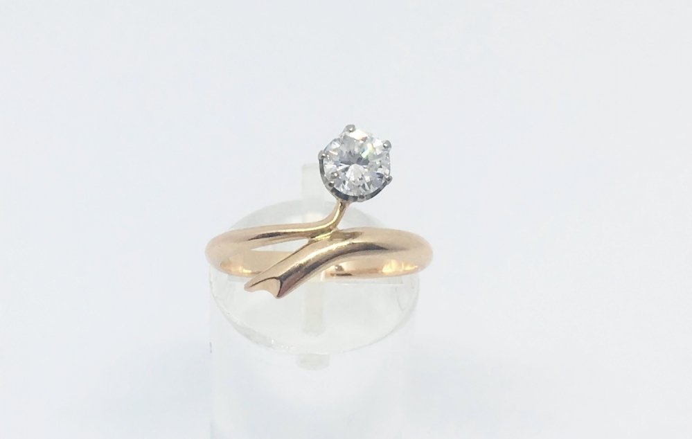 Diamond Solitaire Twist Ring