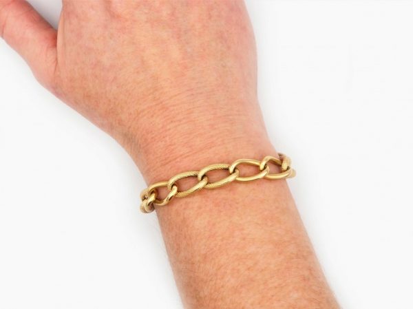 Vintage large curb link bracelet in 18ct yellow gold
