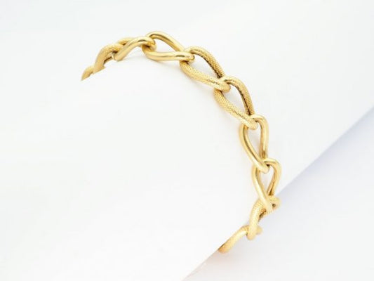 Vintage large curb link bracelet in 18ct yellow gold