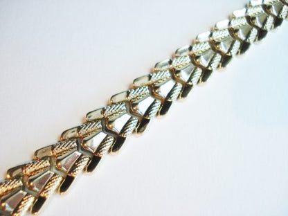 Vintage textured yellow gold bracelet