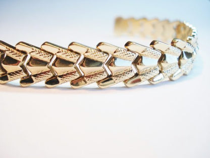 Vintage textured yellow gold bracelet