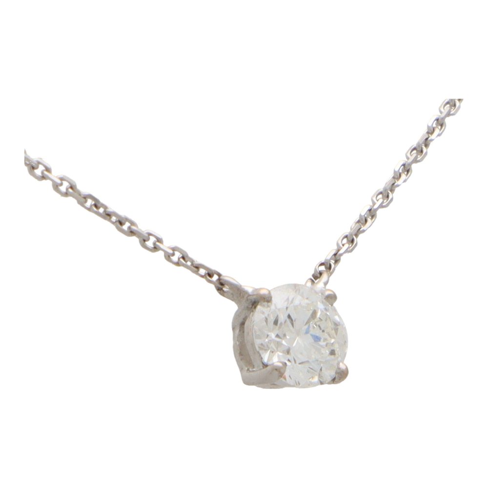 Diamond pendant necklace in white gold.