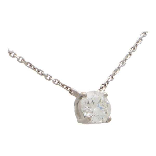 Diamond pendant necklace in white gold.