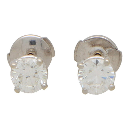 Diamond stud earrings in white gold.