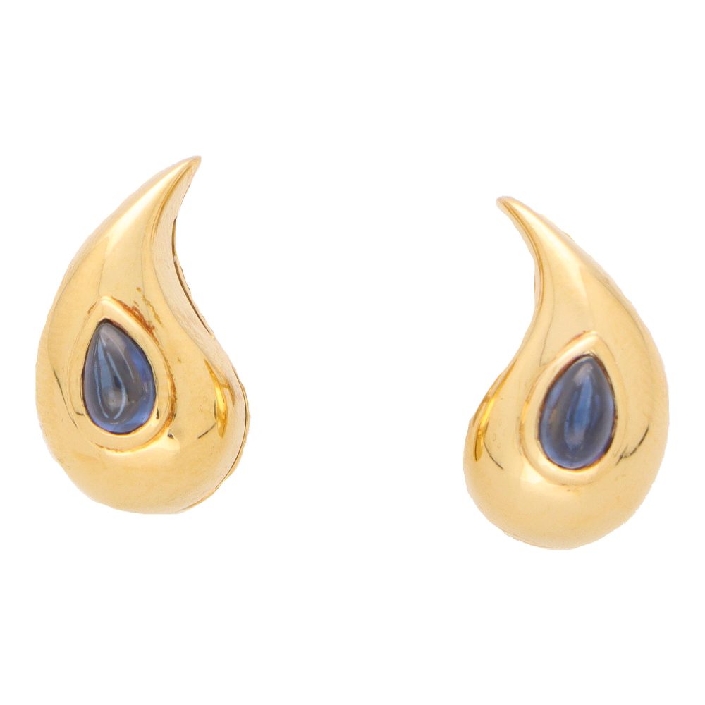 Sapphire stud earrings in yellow gold.