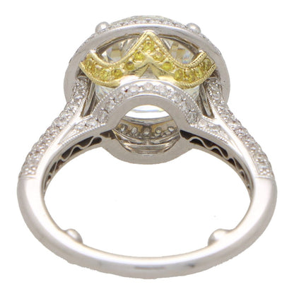 Diamond solitaire ring in platinum and yellow gold.