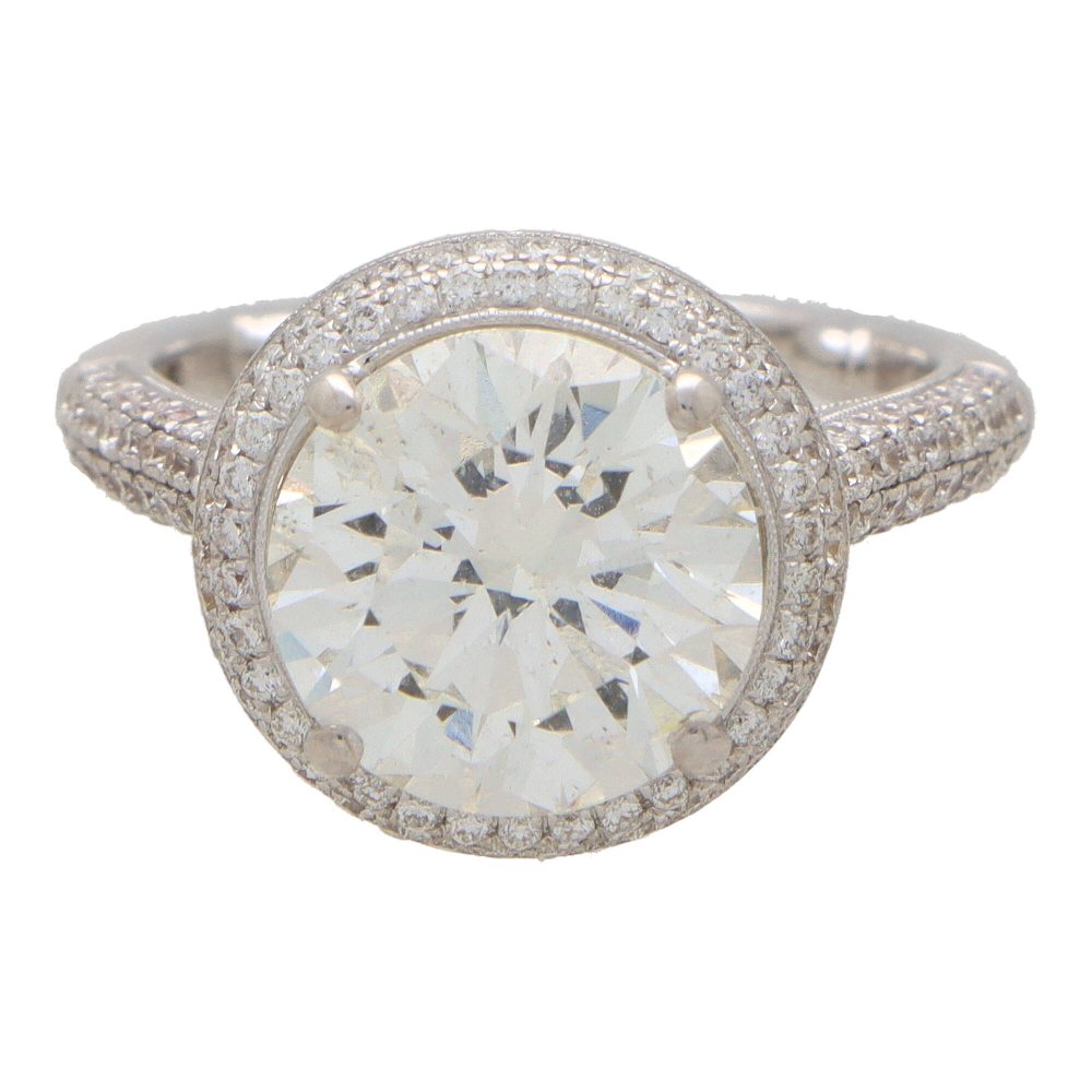 Diamond solitaire ring in platinum and yellow gold.