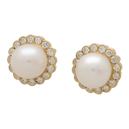 Pearl and diamond earrings in yellow gold.