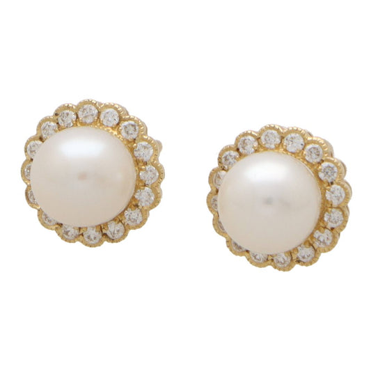 Pearl and diamond earrings in yellow gold.