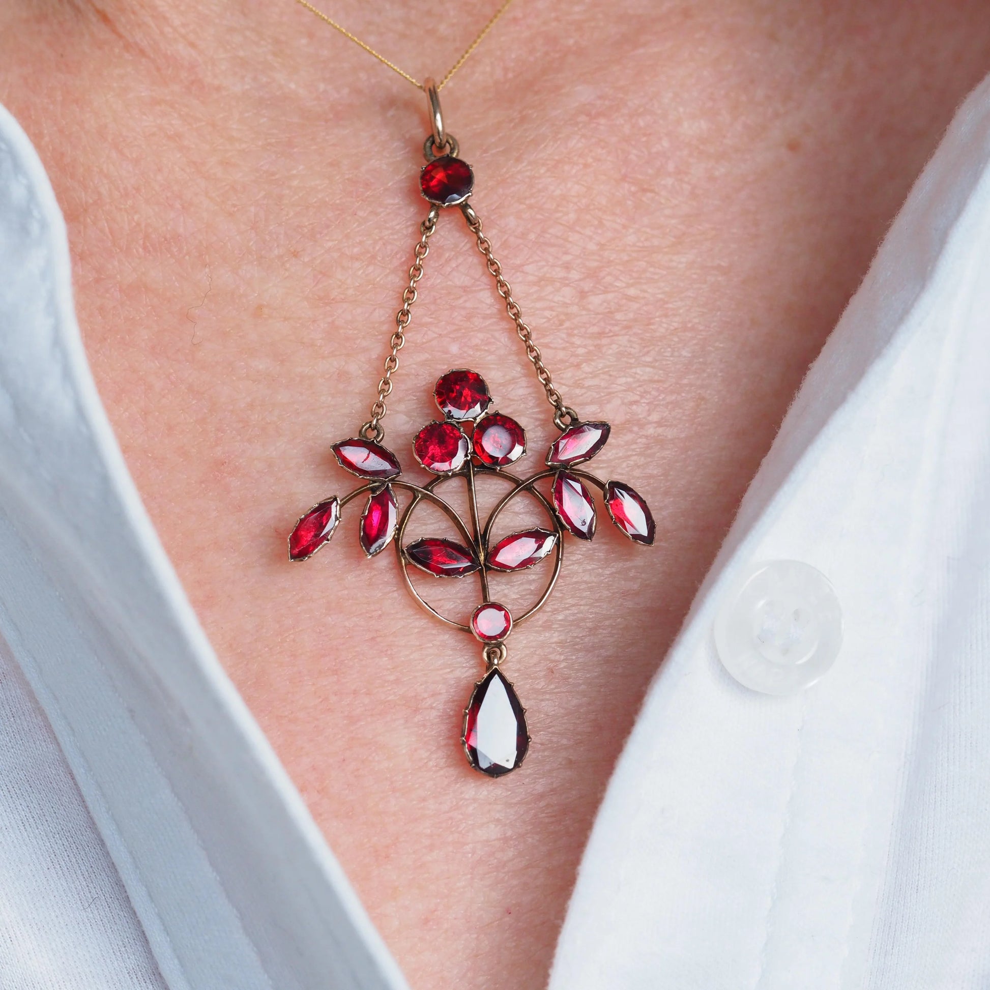 Art Nouveau Garnet Pendant Necklace