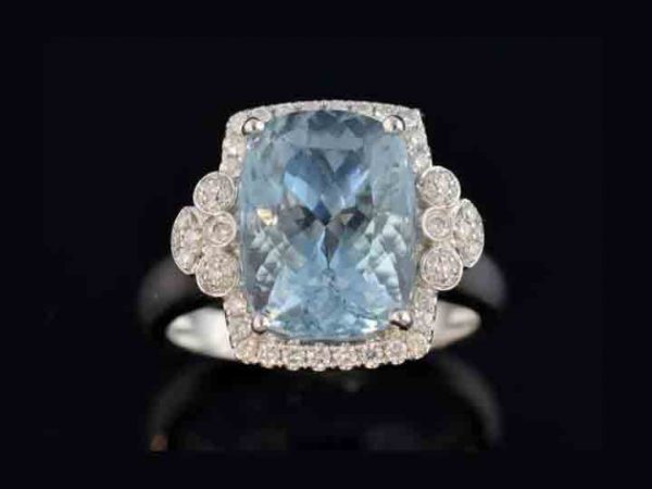 Aquamarine and diamond Cluster Dress ring, 6.50 carats, White Gold
