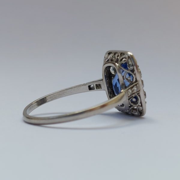 Art Deco Antique Sapphire and Old Mine Cut Diamond Cluster Ring
