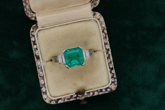 Art Deco Emerald & Diamond Engagement ring baguette cut shoulders in platinum. vintage 