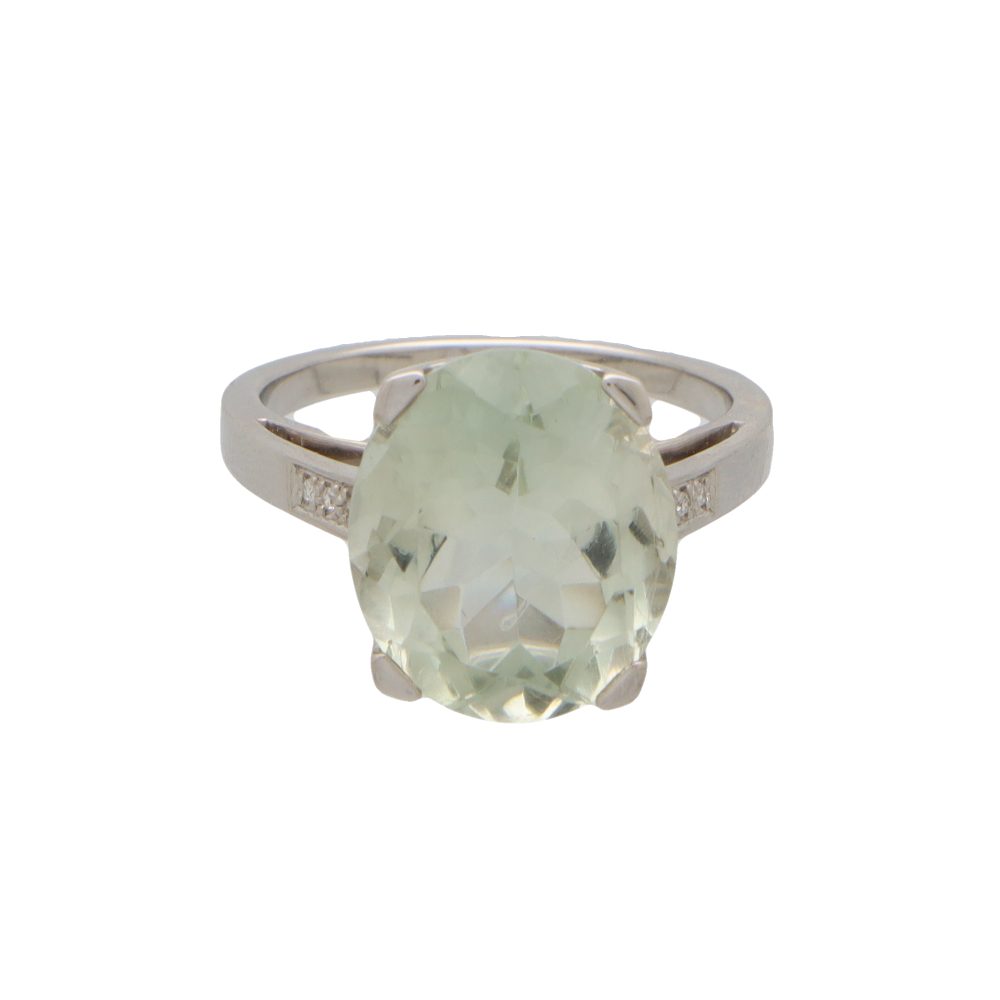 Aquamarine and diamond cocktail ring in white gold.