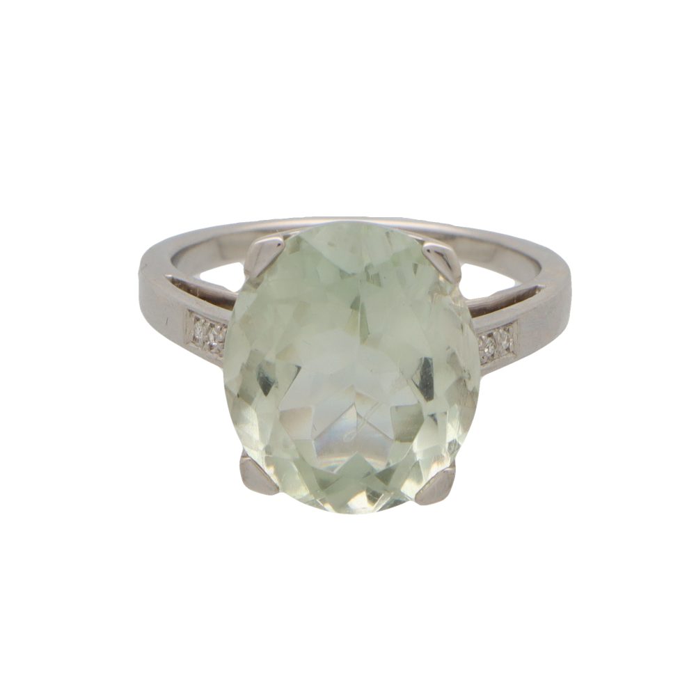 Aquamarine and diamond cocktail ring in white gold.