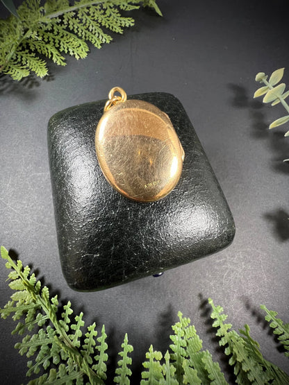 Antique Edwardian 15 Carat Yellow Gold Pearl Flower Oval Locket, Circa 1900
