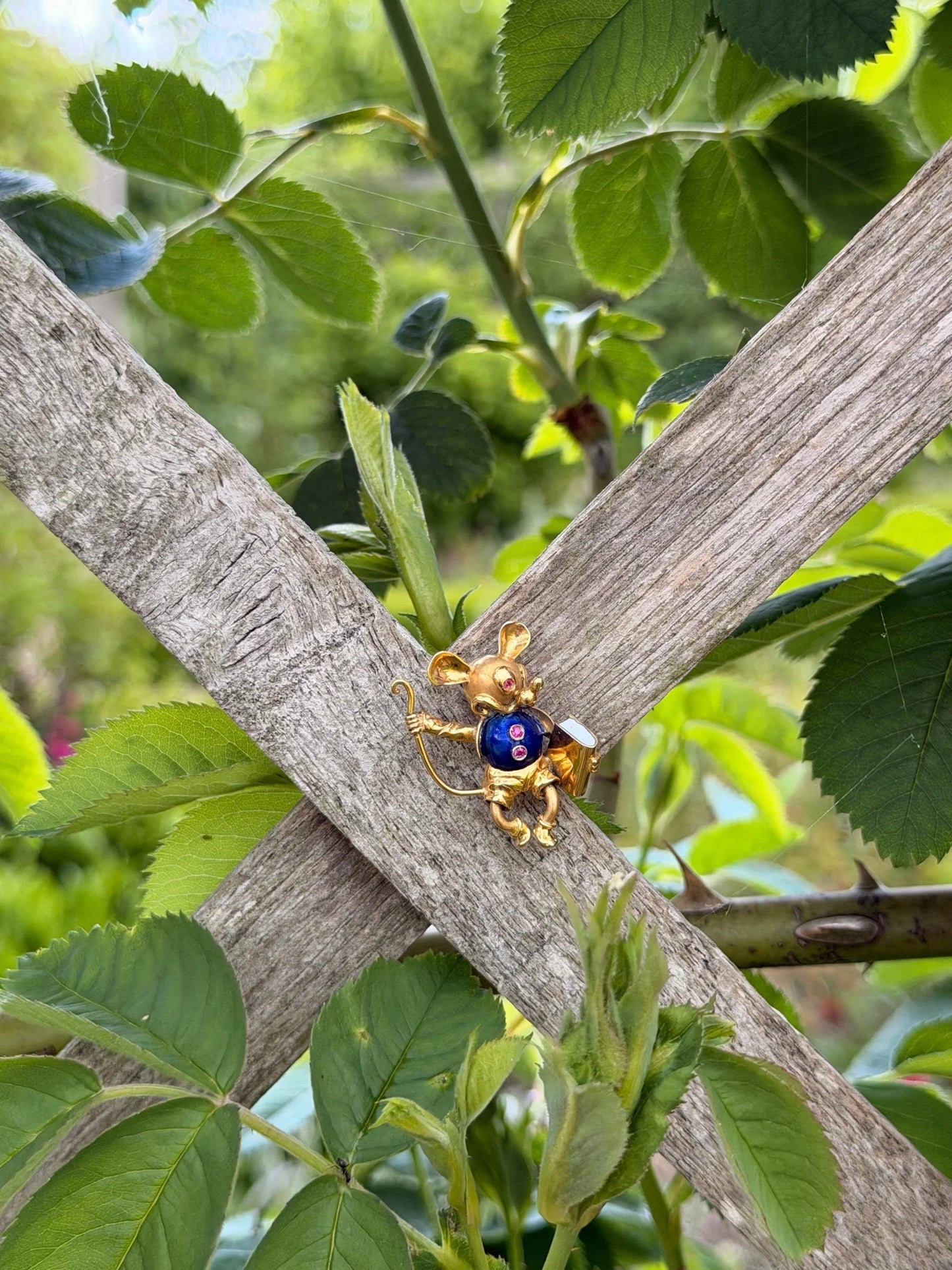 Vintage 18KT Gold Lapis Lazuli Mouse Brooch